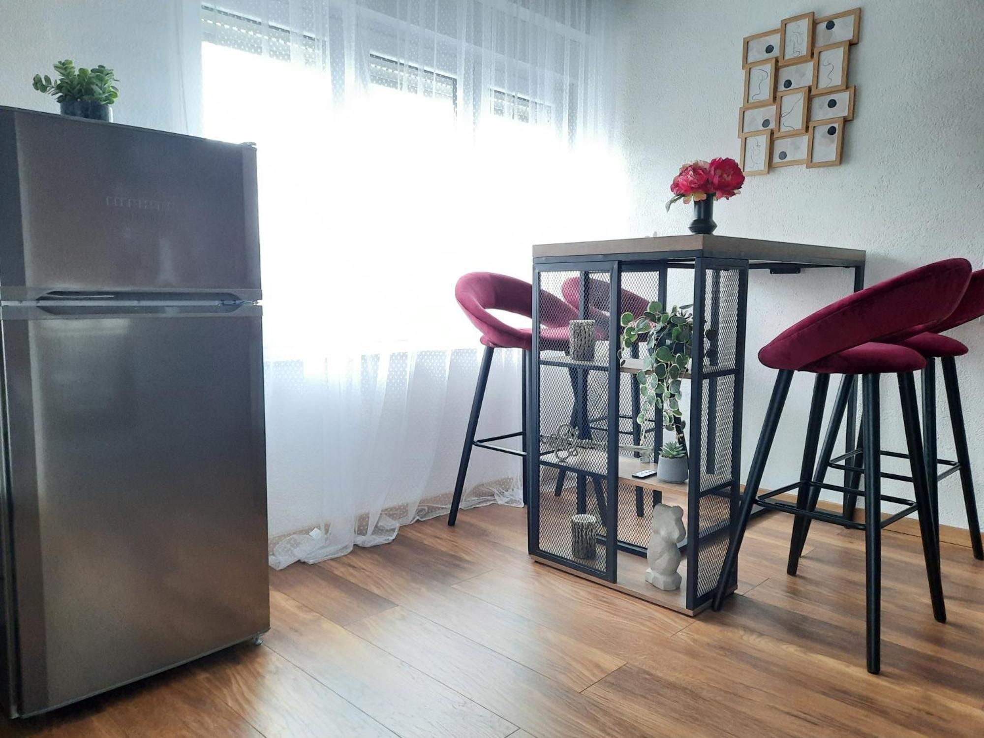 Apartman Twins Self Check In & Self Check Out โอโทชาส ภายนอก รูปภาพ