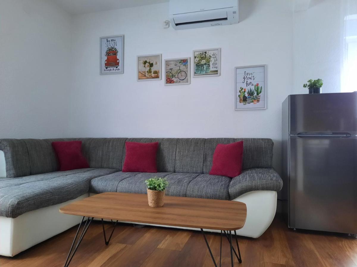 Apartman Twins Self Check In & Self Check Out โอโทชาส ภายนอก รูปภาพ