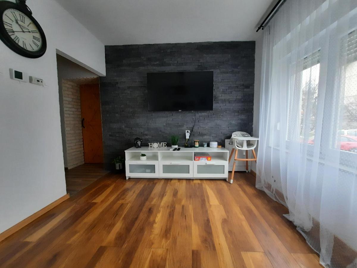 Apartman Twins Self Check In & Self Check Out โอโทชาส ภายนอก รูปภาพ