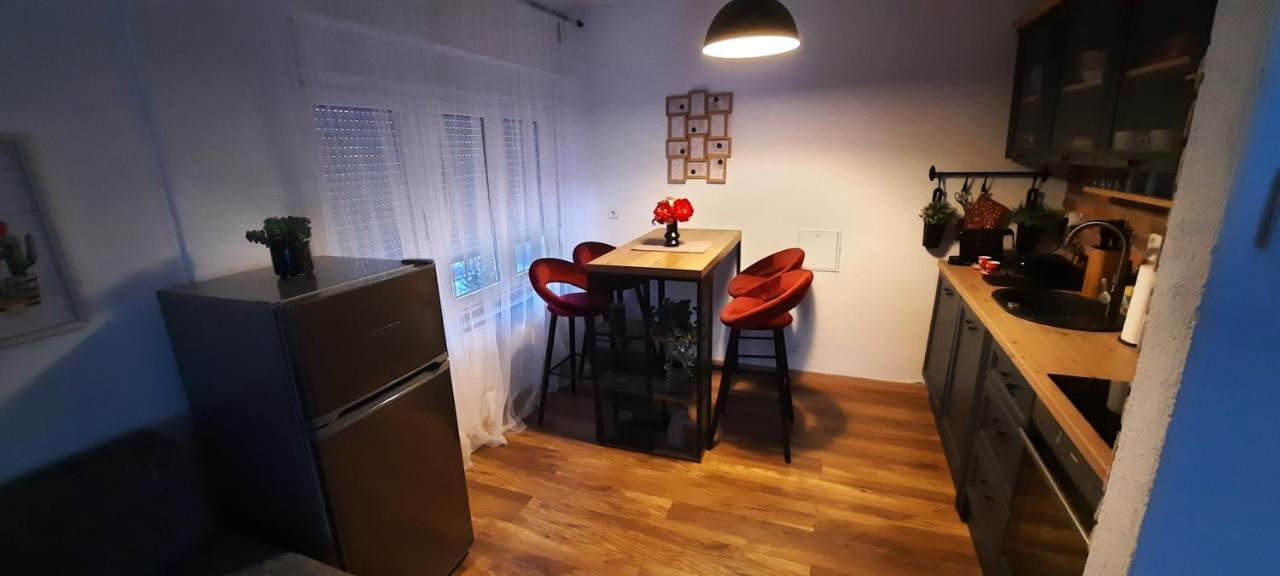 Apartman Twins Self Check In & Self Check Out โอโทชาส ภายนอก รูปภาพ